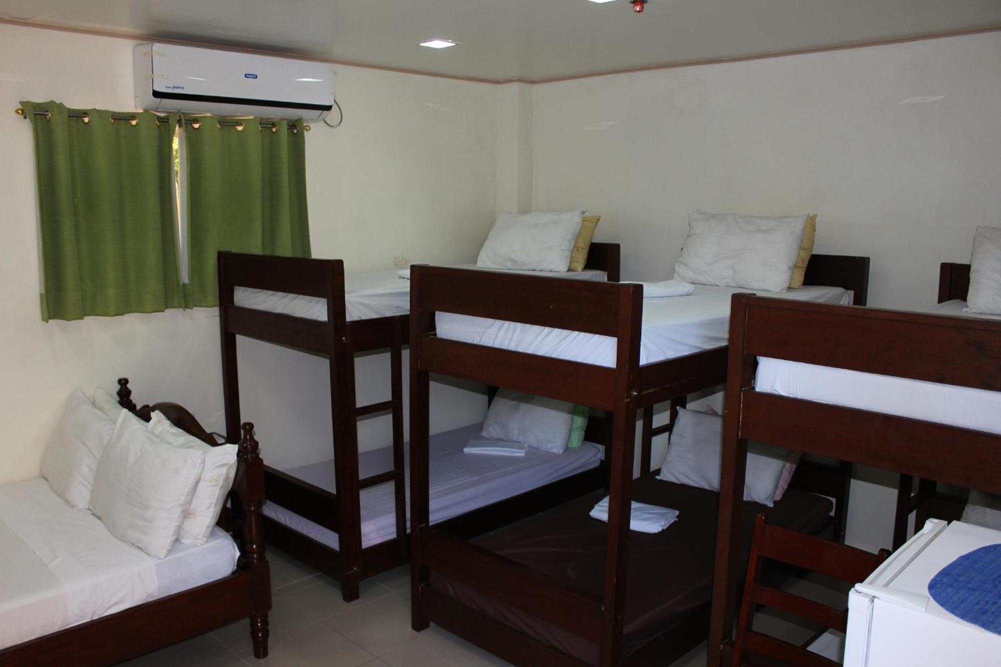 Blue Lagoon Inn & Suites Puerto Princesa Ngoại thất bức ảnh