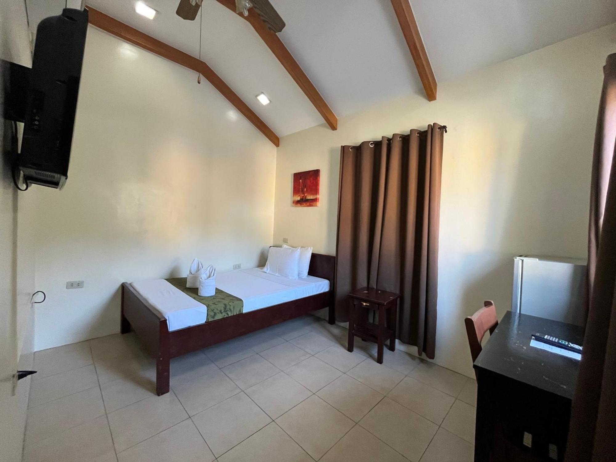 Blue Lagoon Inn & Suites Puerto Princesa Ngoại thất bức ảnh