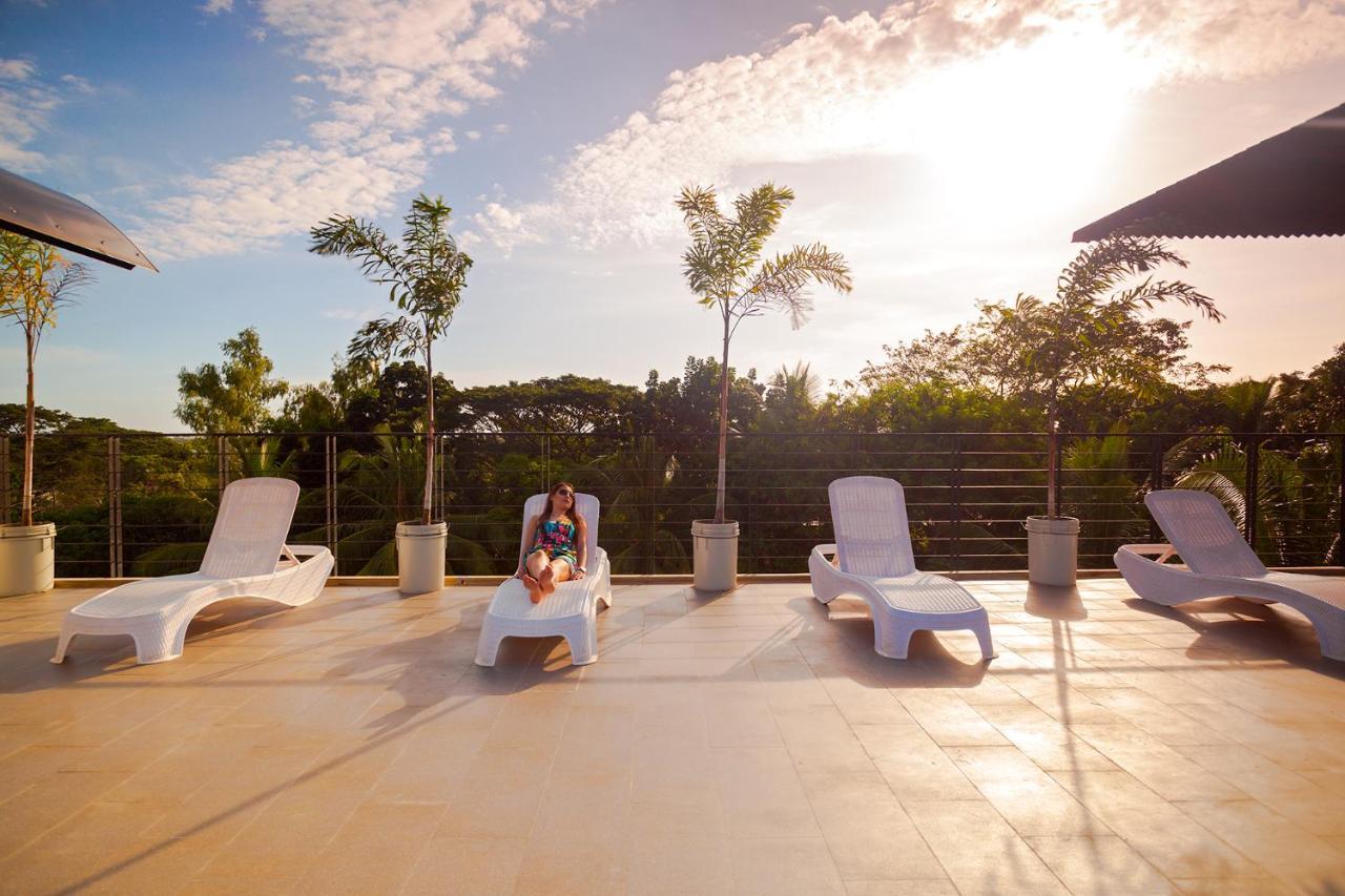 Blue Lagoon Inn & Suites Puerto Princesa Ngoại thất bức ảnh