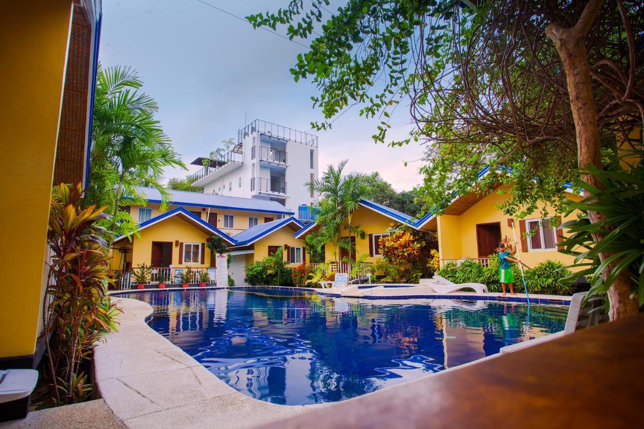 Blue Lagoon Inn & Suites Puerto Princesa Ngoại thất bức ảnh